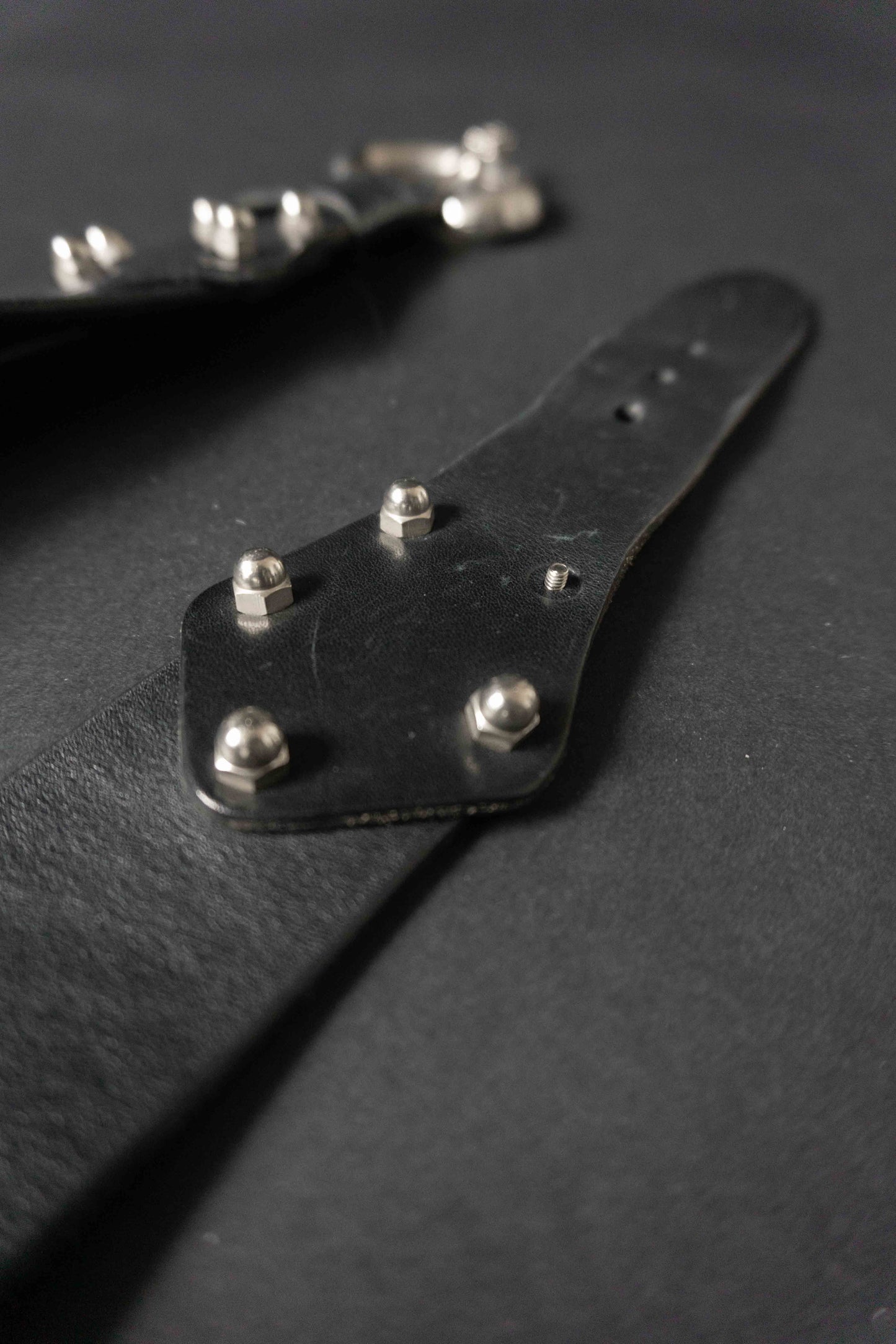 Vintage Aigner Ledergürtel dunkelblau aus Leder mit runder Metallschließe