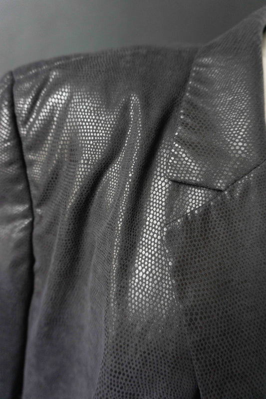 Schwarzer Oversize Vintage Blazer aus den 90ern mit feiner glänzender Struktur in Schlangenoptik