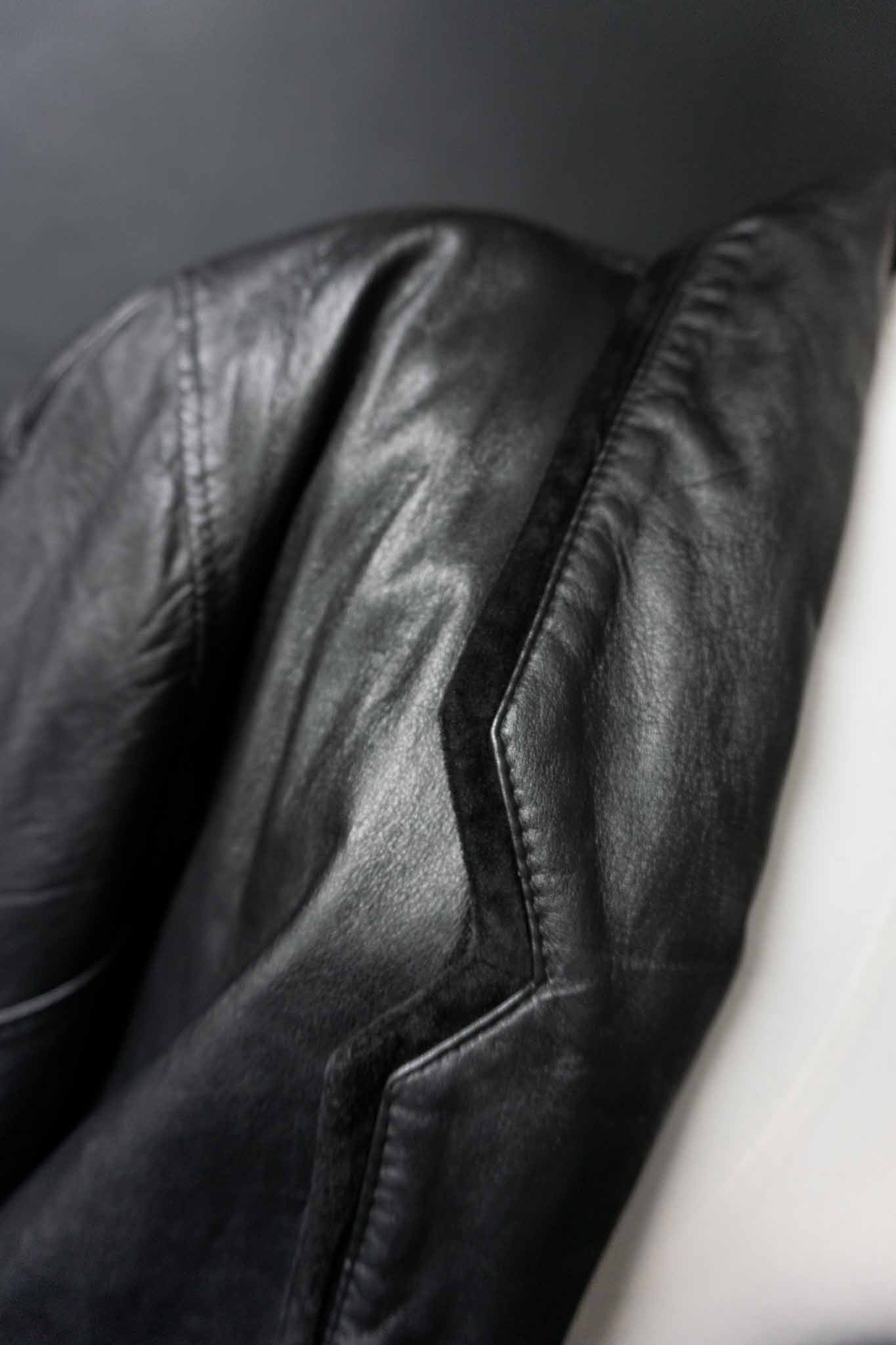 Doppelreihiger schwarzer Vintage Leder-Blazer mit Wildleder