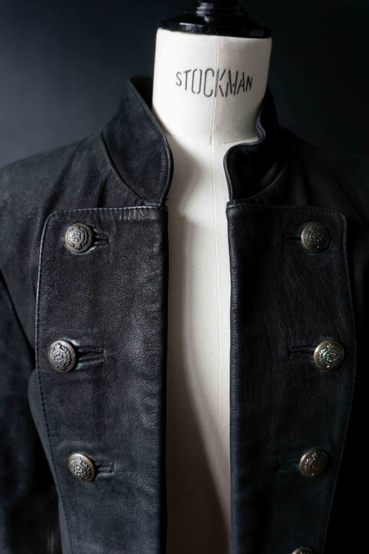 Schwarze Lederjacke Vintage 80er – Cropped Military Jacket im Gothic Stil, S–M theplaincircle vintage