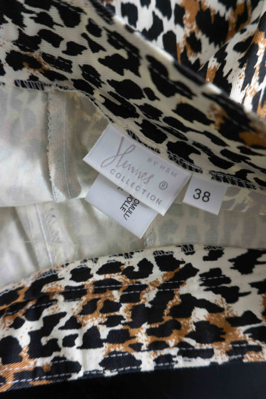 Vintage Leo Print Shorts – Hennes Collection High Waist Shorts, XS–S theplaincircle vintage