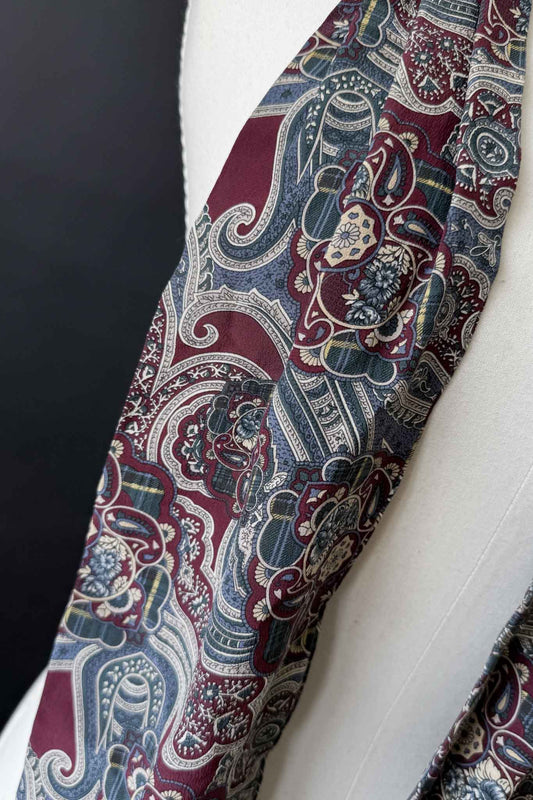 80s Seidenschal mit dunklem Paisley-Muster theplaincircle vintage