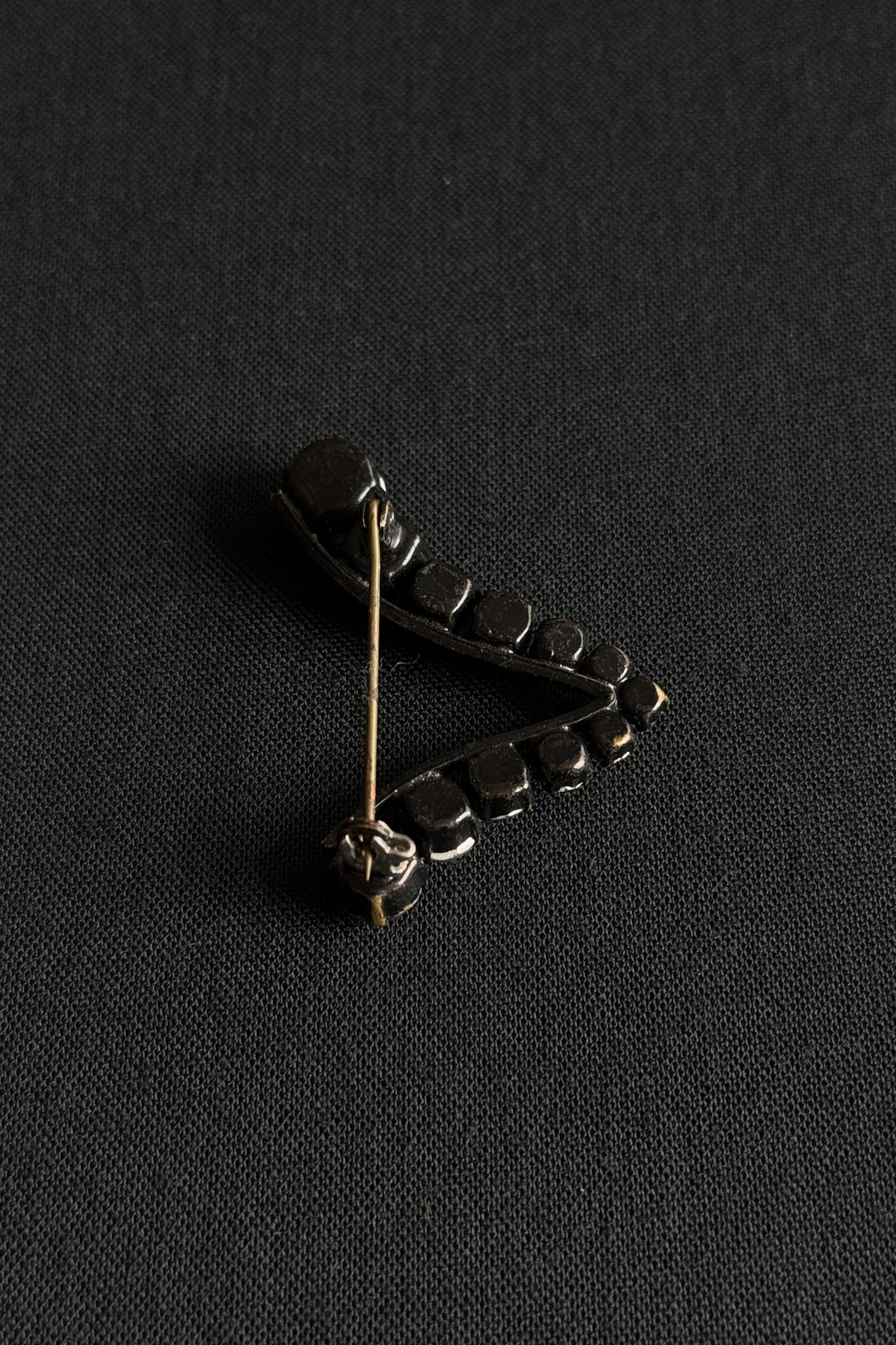 Dunkle Vintage Strass Brosche – Minimal Gothic Pin theplaincircle vintage