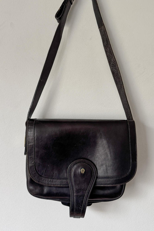 Vintage Aigner Ledertasche Schwarz – Zeitloser Klassiker mit Patina theplaincircle vintage
