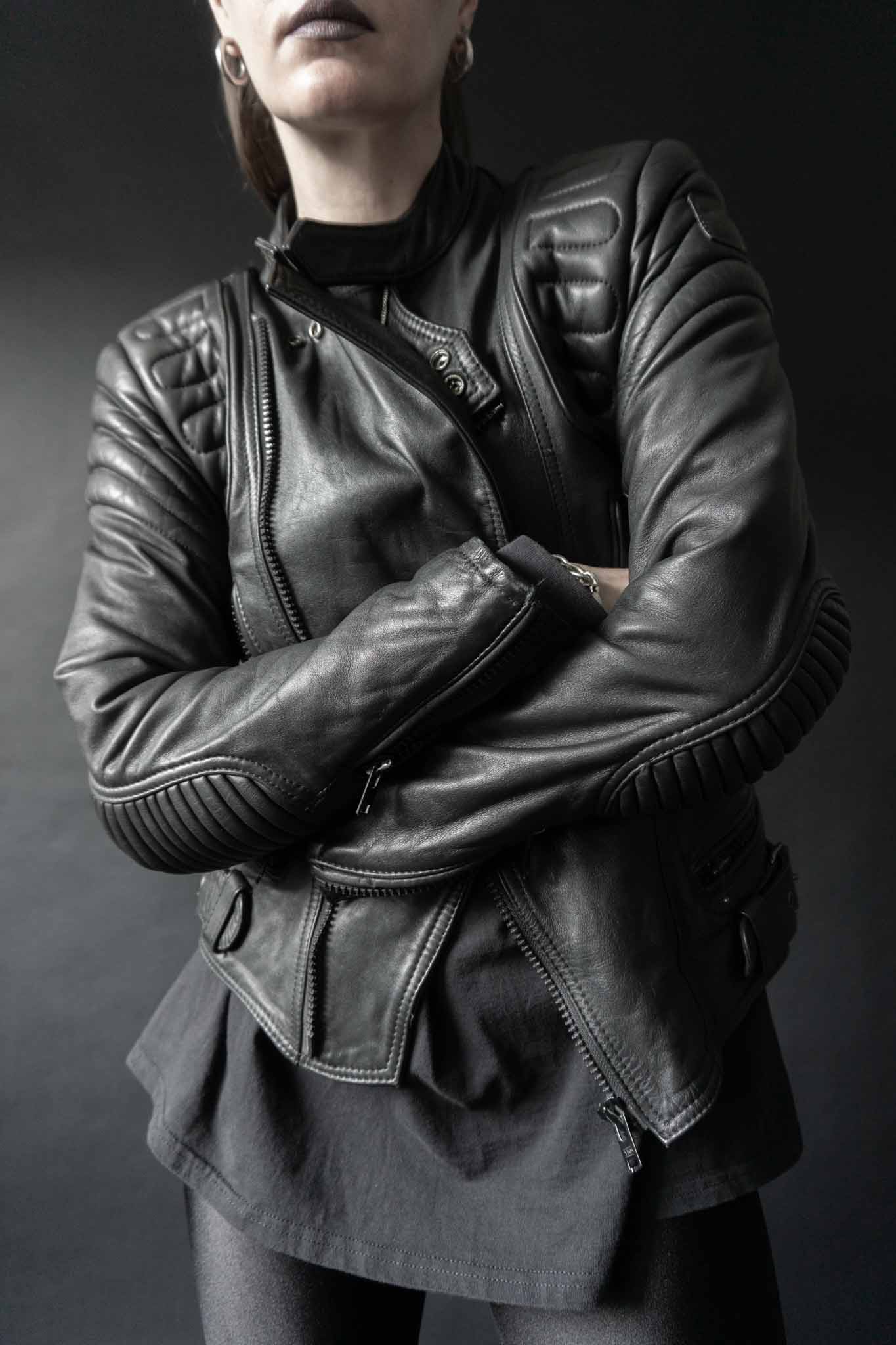 Schwarze 80s Vintage Biker-Lederjacke aus weichem Echtleder mit Protektoren