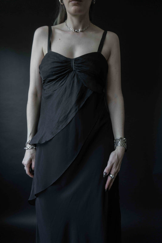 Schwarzes Vintage-Seidenkleid mit mehreren Lagen
