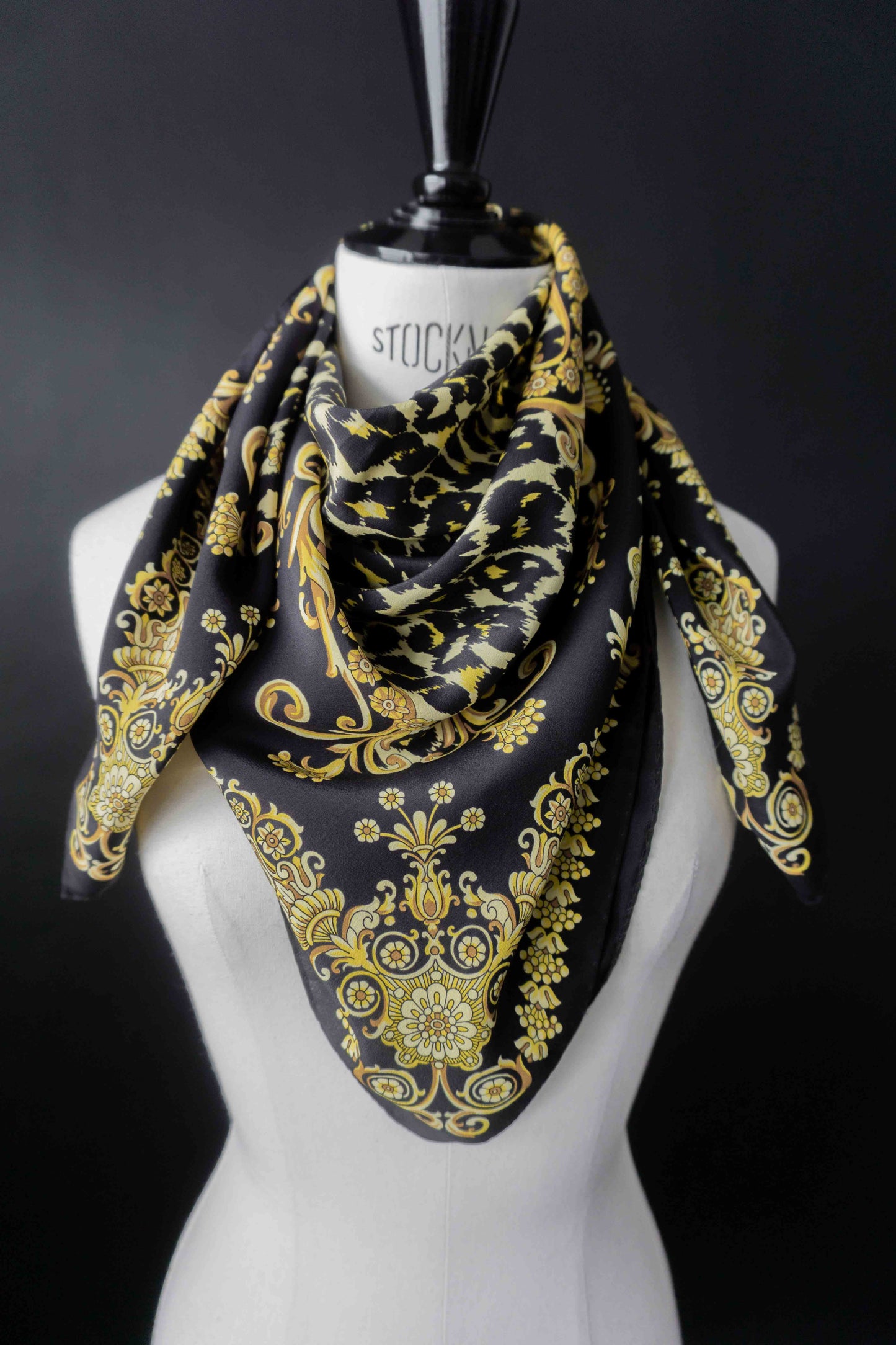 Vintage Seidentuch mit Leoparden- & Rankenmuster theplaincircle vintage