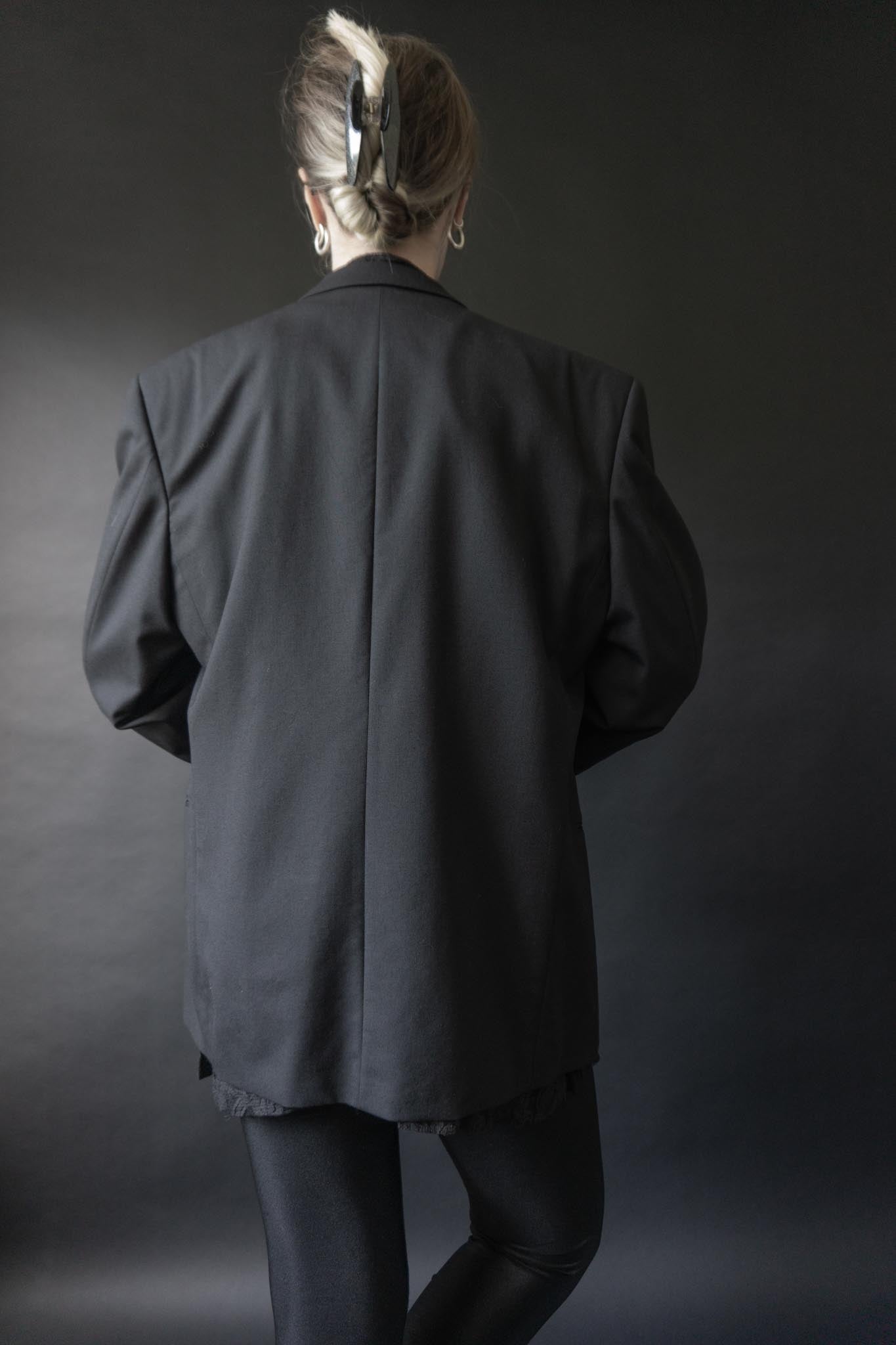 Schwarzer Oversized Smoking-Blazer aus den 80s mit Satin-Revers und doppelreihigem Schnitt