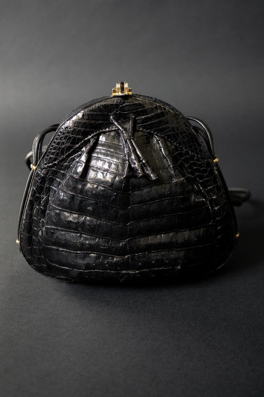 Schwarze Vintage Umhängetasche in Kroko-Optik mit Goldverschluss & Henkel