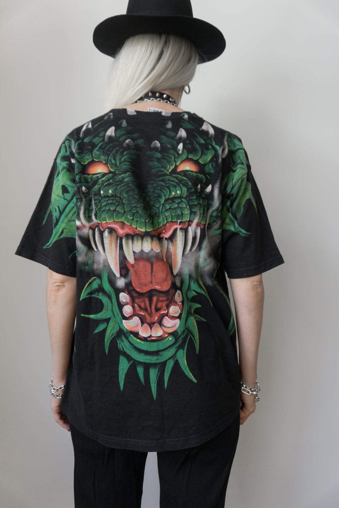 T-Shirt Drache Schwarz - theplaincircle vintage