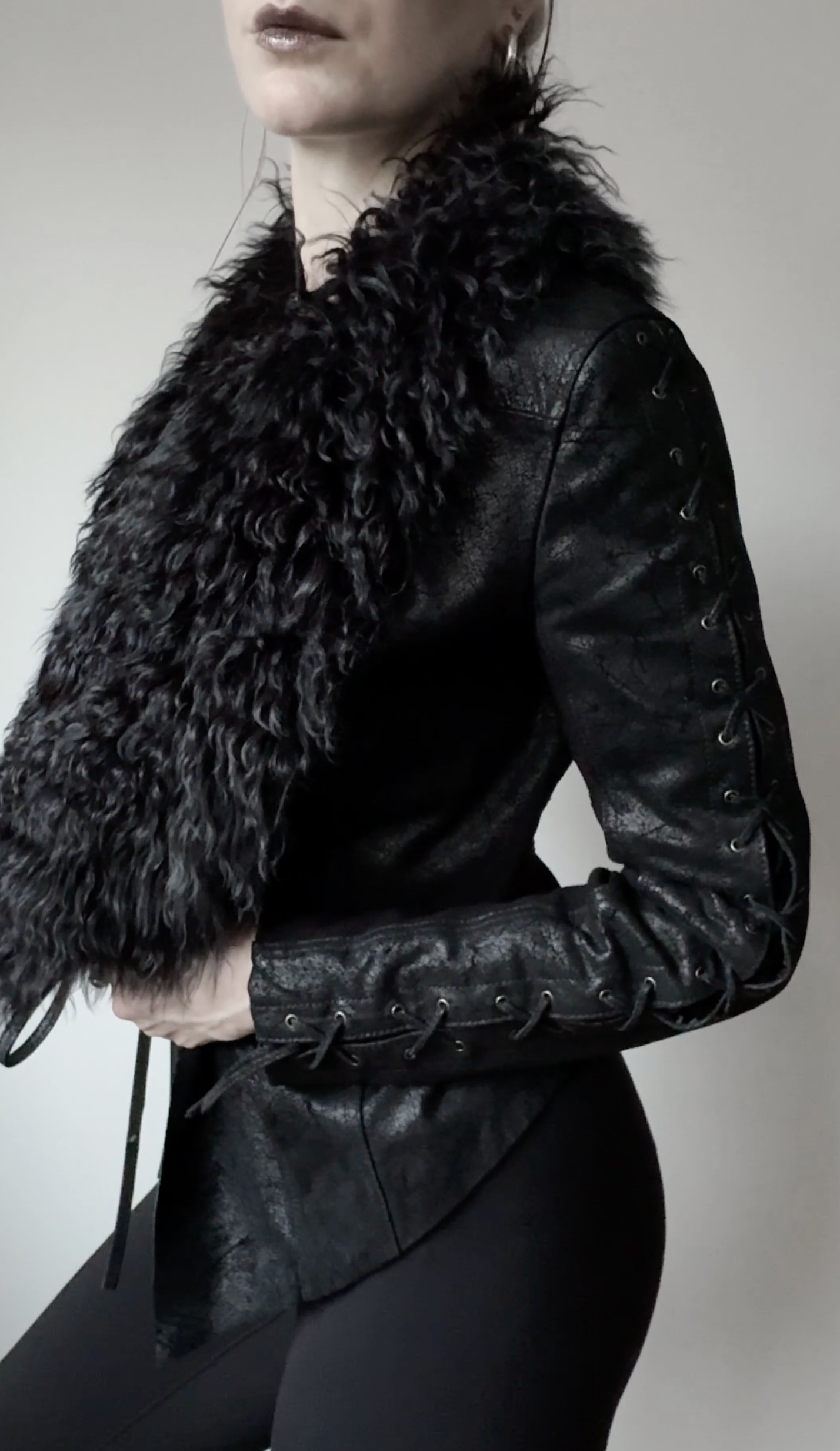 Vintage Y2K Lederjacke mit großem Shearling-Kragen, S–M theplaincircle vintage