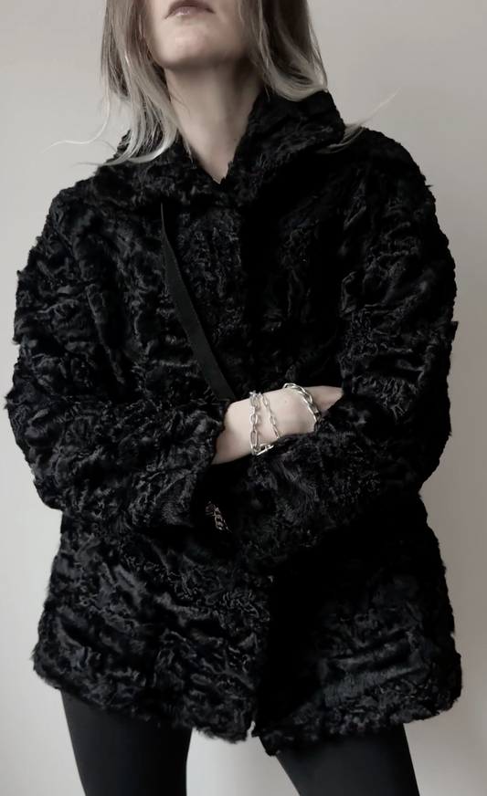 Vintage Lammfellmantel 70s Schwarz, S–M theplaincircle vintage