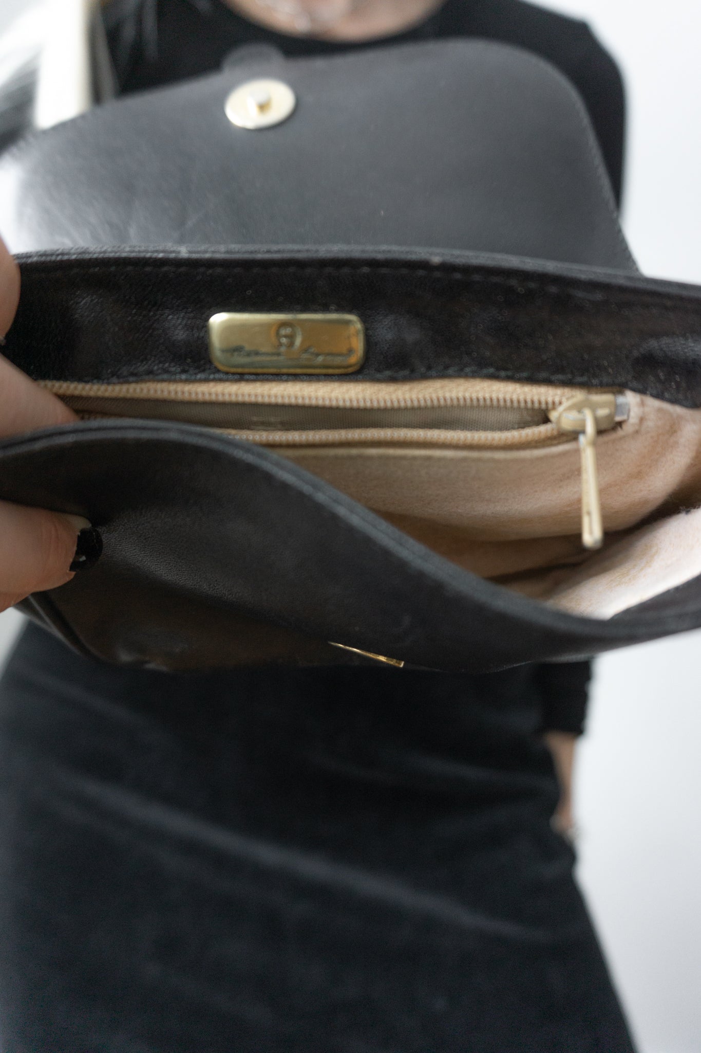 AIGNER Tasche Schwarz - theplaincircle vintage