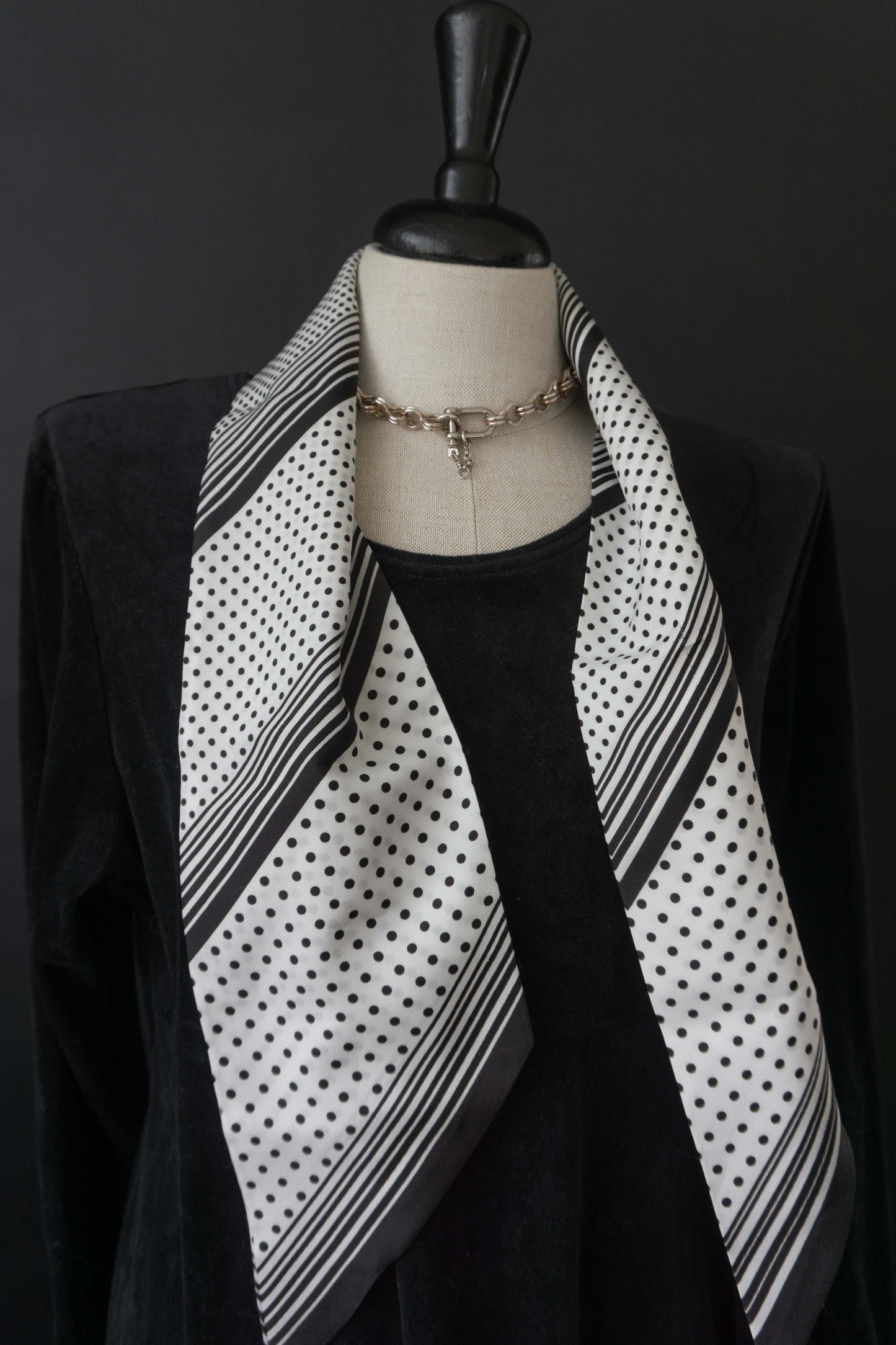 Schal Punkte - theplaincircle vintage