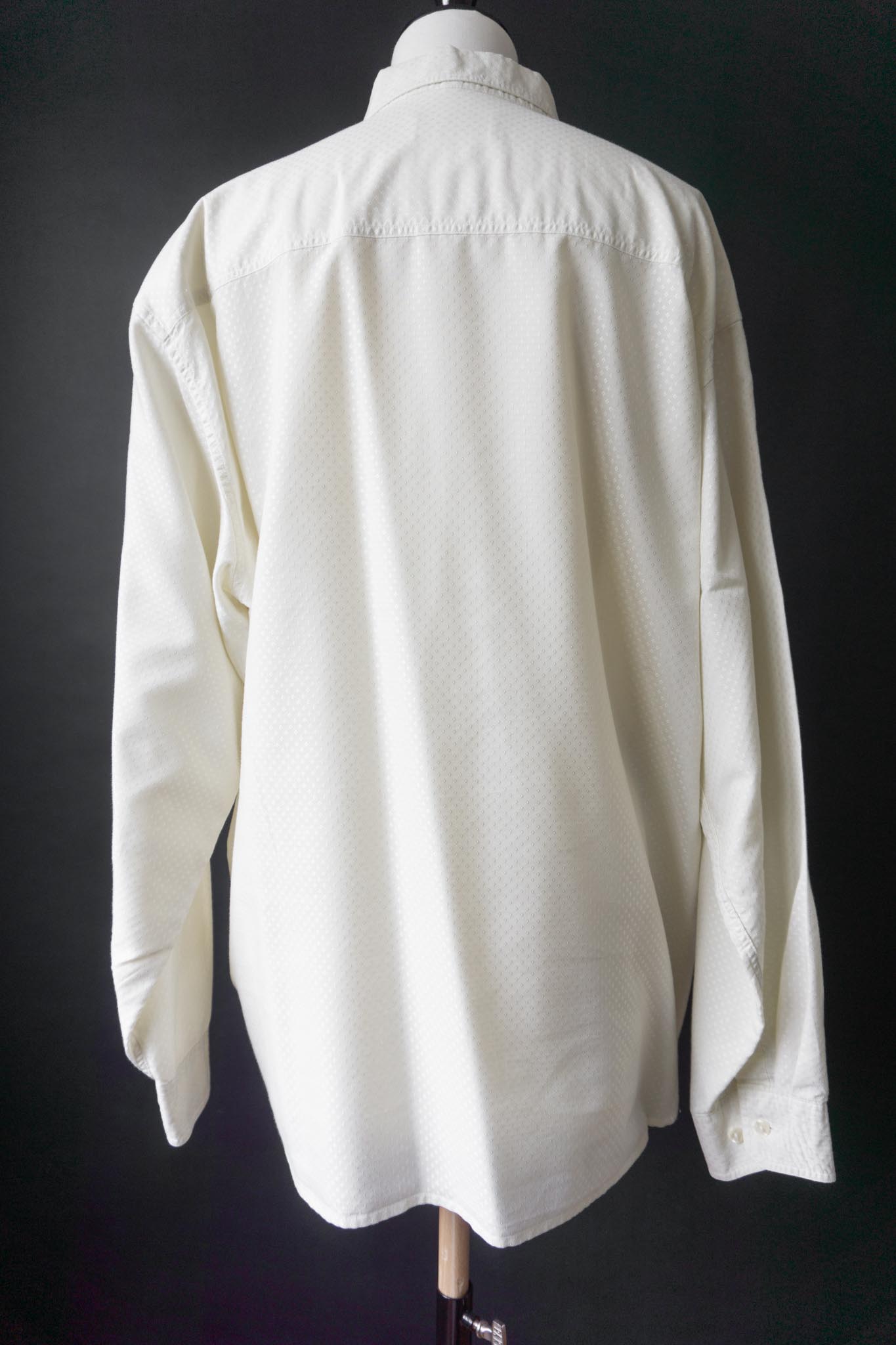 Vintage-Hemd in Creme mit Mikrostruktur und klassischem Schnitt