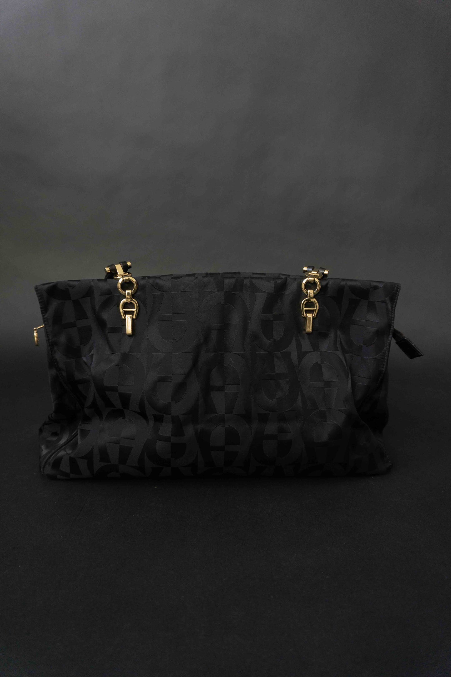Vintage Aigner Shopper Schwarz Nylon Goldene Hardware