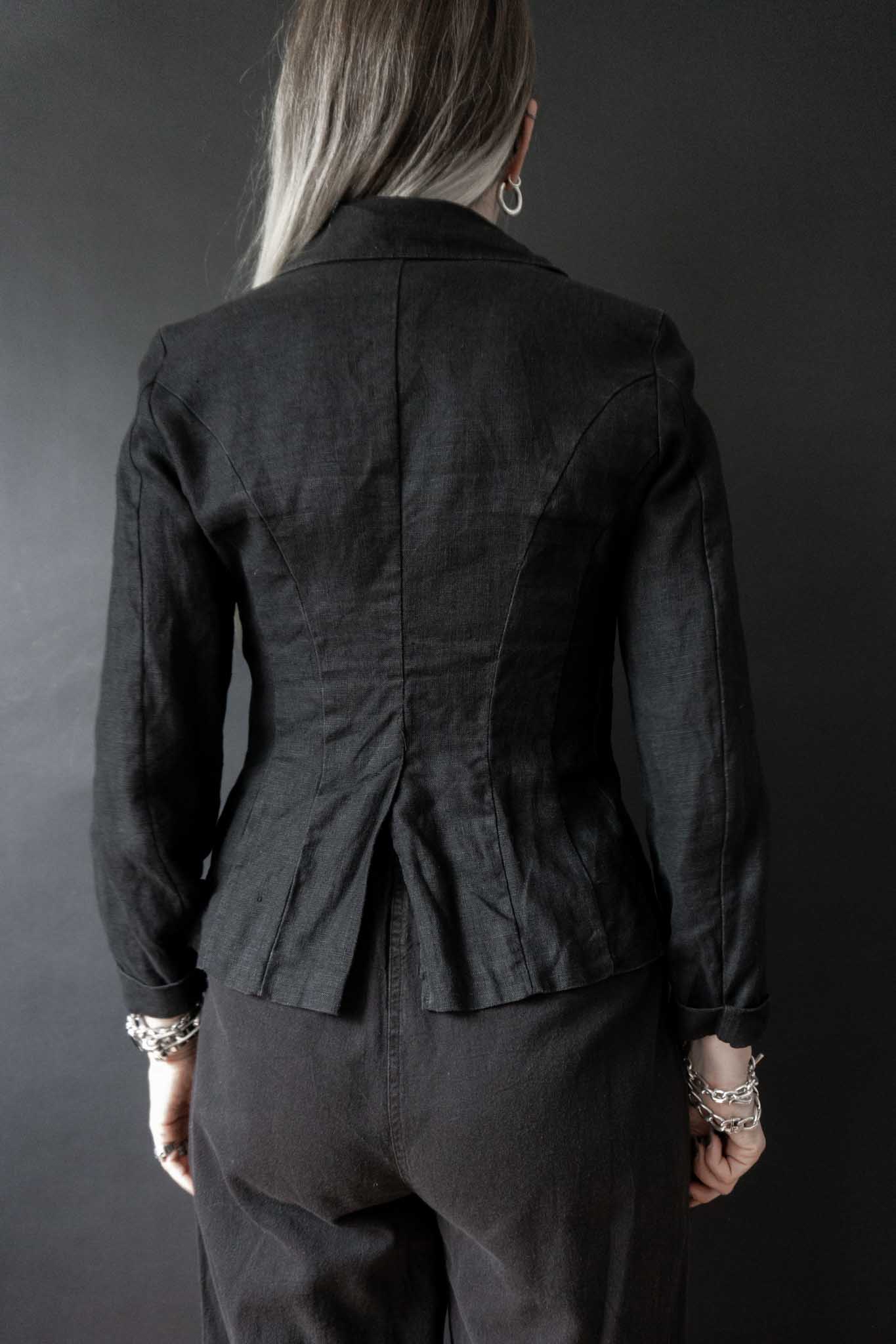 Schwarzer taillierter Leinen-Blazer mit Perlmuttknöpfen – nachhaltige Vintage Damenmode