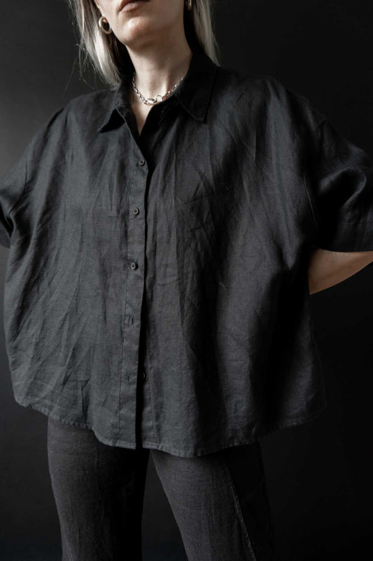 Oversize Bluse aus schwarzem Leinen mit kurzen Ärmeln – lässige Vintage Damenmode