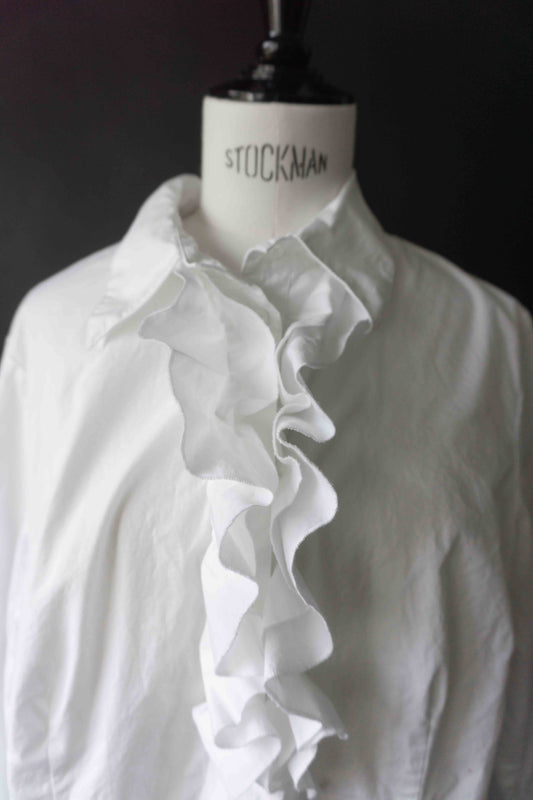 Weiße Vintage Bluse mit Volant – Gothic Vampy Stil