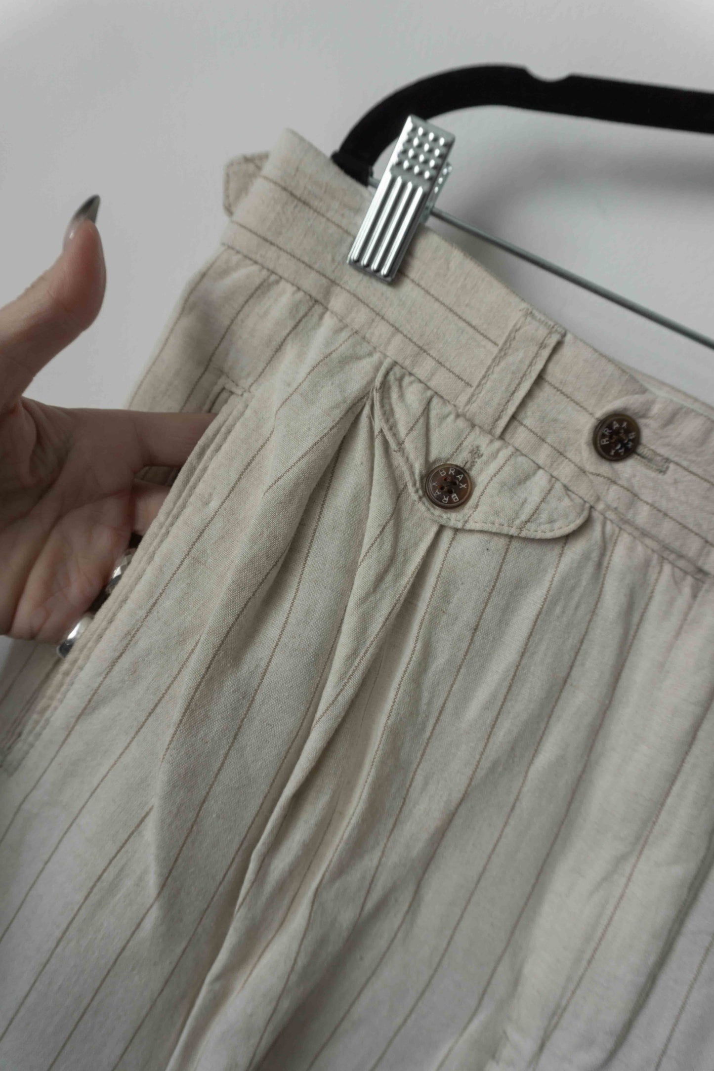 Cremefarbene Brax Vintage Leinenhose mit Nadelstreifen