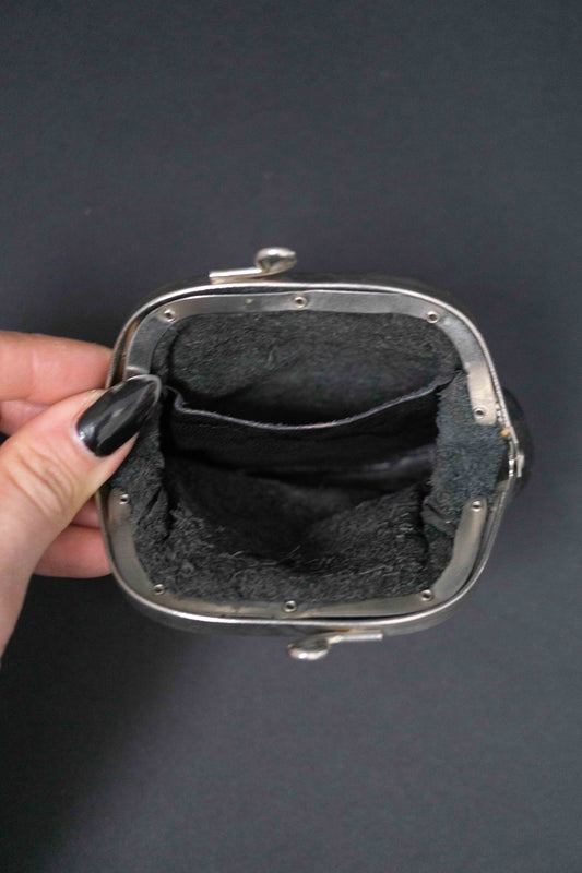 Schwarzer Mini-Geldbeutel mit Schnappverschluss und Innenfach