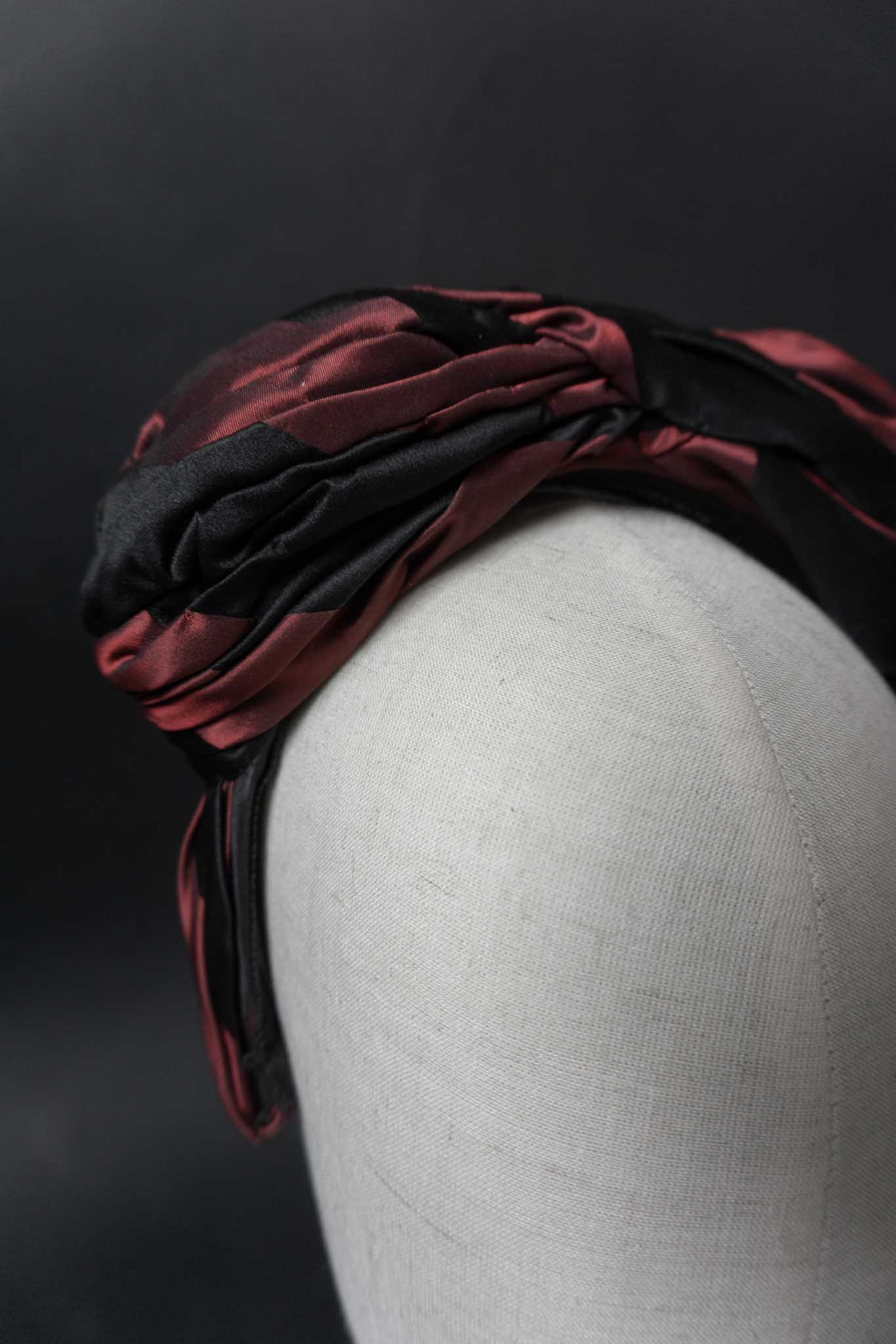 Rot-schwarzer Vintage Haarreif im viktorianischen Stil aus den 80er Jahren carolinschuster böckler hutdesign münchen