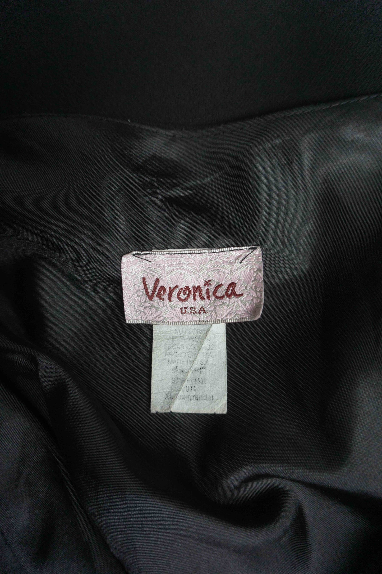 Schwarzes Vintage Kleid USA asymmetrisch Perlen Blüten Gothic