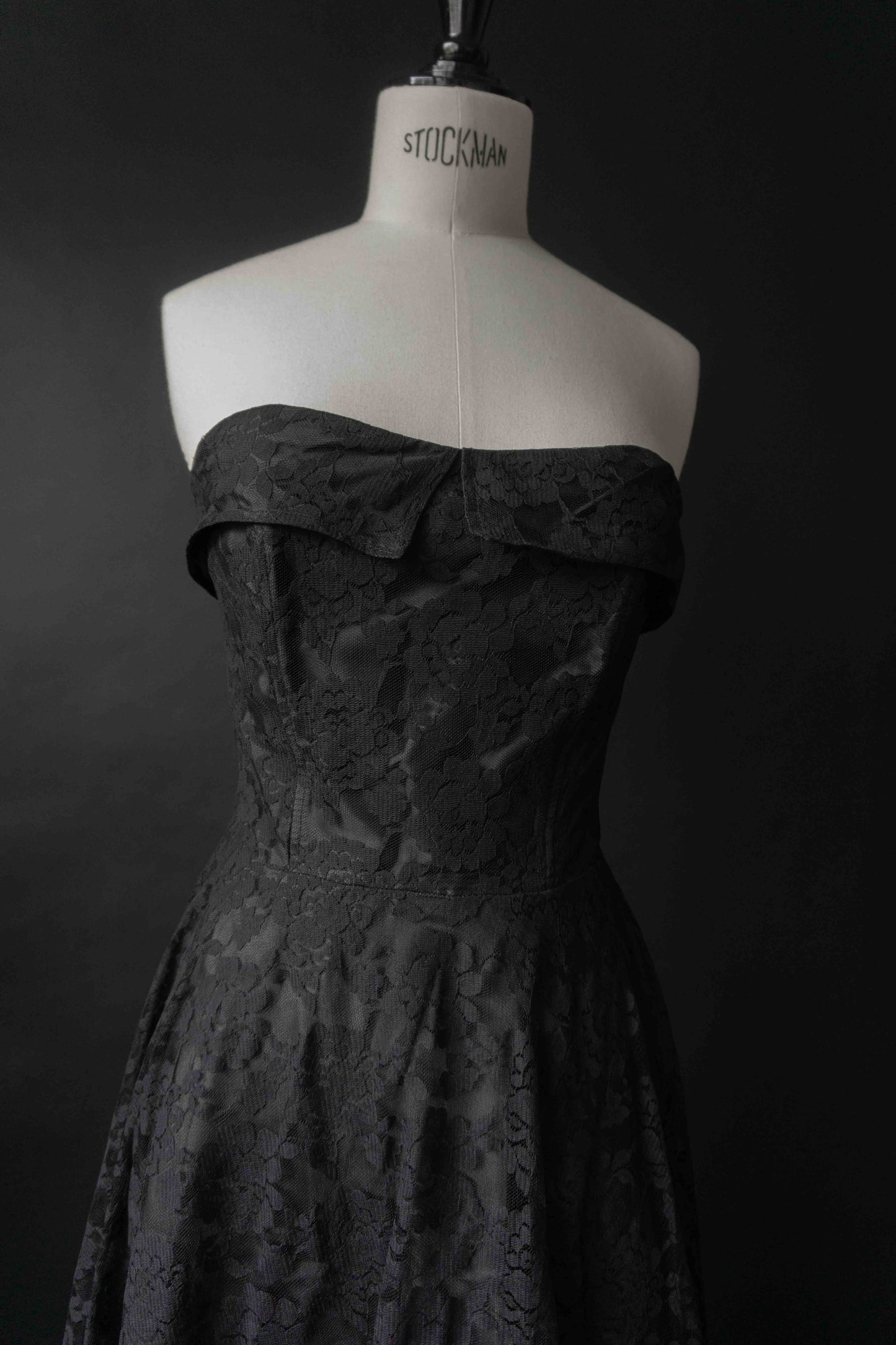 Vintage Spitzenkleid Gothic Glamour, S–M theplaincircle vintage