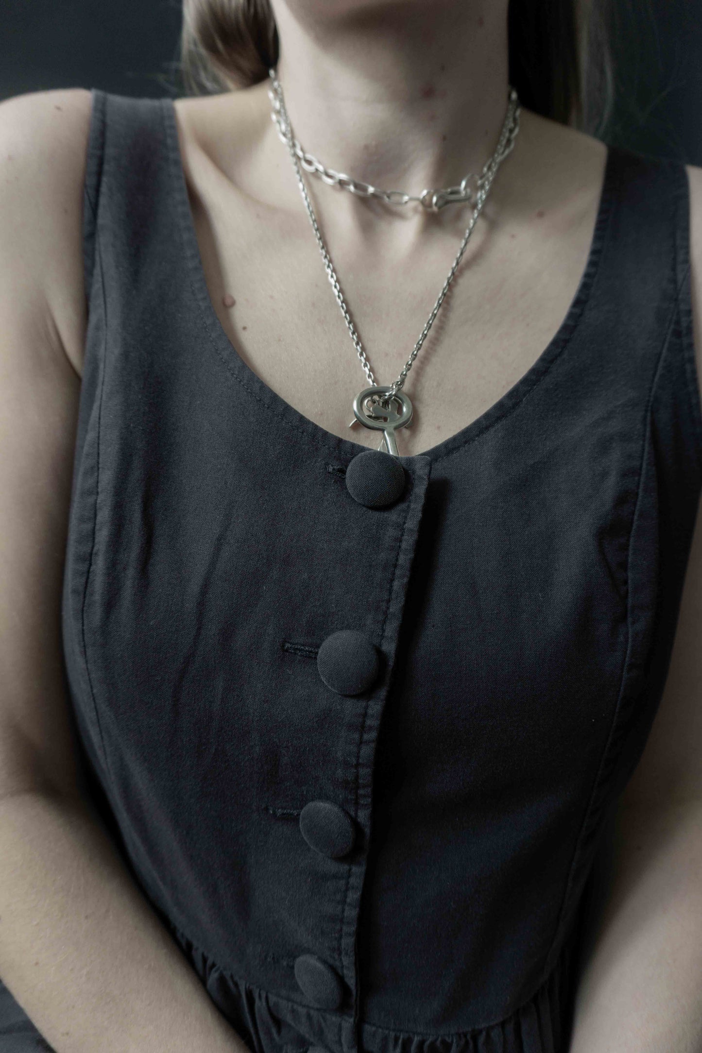 Schwarzes Laura Ashley Leinen-Baumwollkleid 90er Vintage mit Knopfleiste