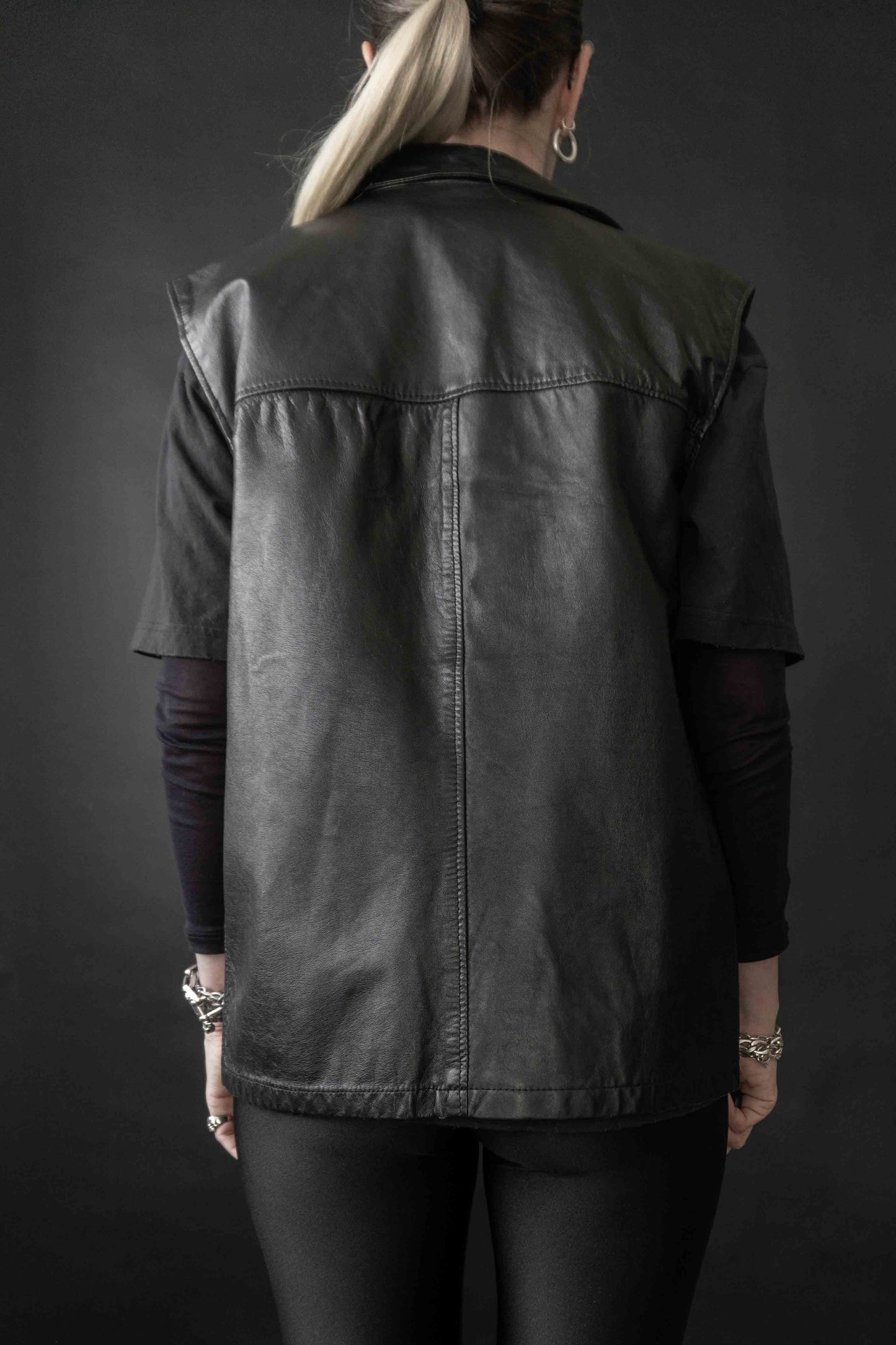 Vintage Lederweste Schwarz mit silberner Hardware aus den 80er Jahren