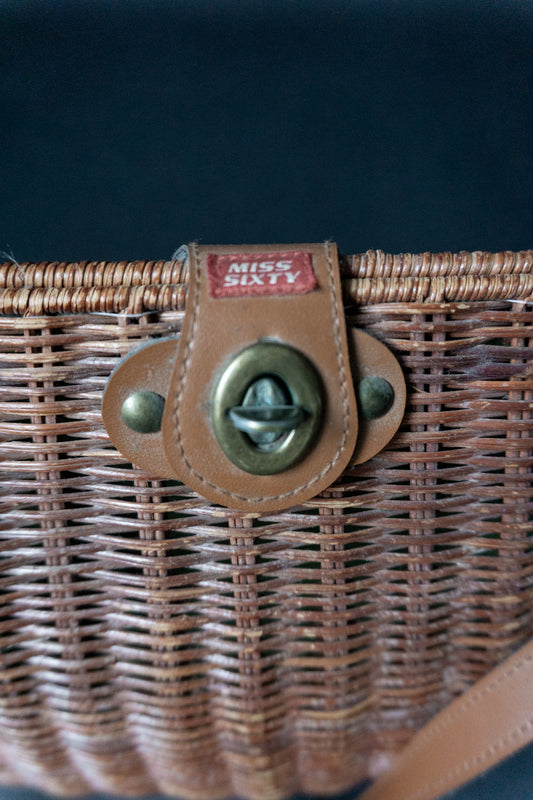 Miss Sixty Y2K Korbtasche mit Camouflage-Futter und braunen Lederdetails