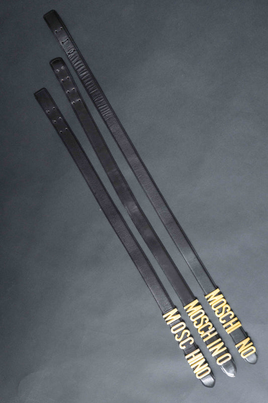 Vintage Moschino Gürtel schwarz, feine Lederstruktur, goldene Logo-Schnalle