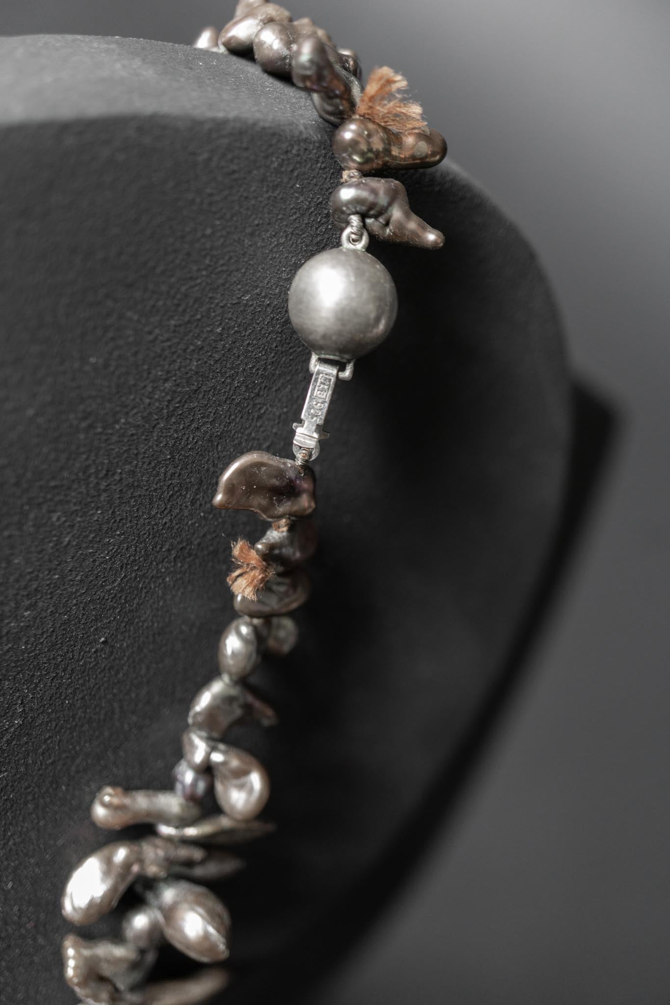 Perlenkette mit 925-Silberverschluss Keshi Perlen - Dunkle Aubergine Perlen - Große Stick Perlen - Japanische Akoya Salzwasser