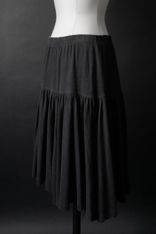 Schwarzer 80er Rock mit elastischem Bund und ausgestelltem Saum
