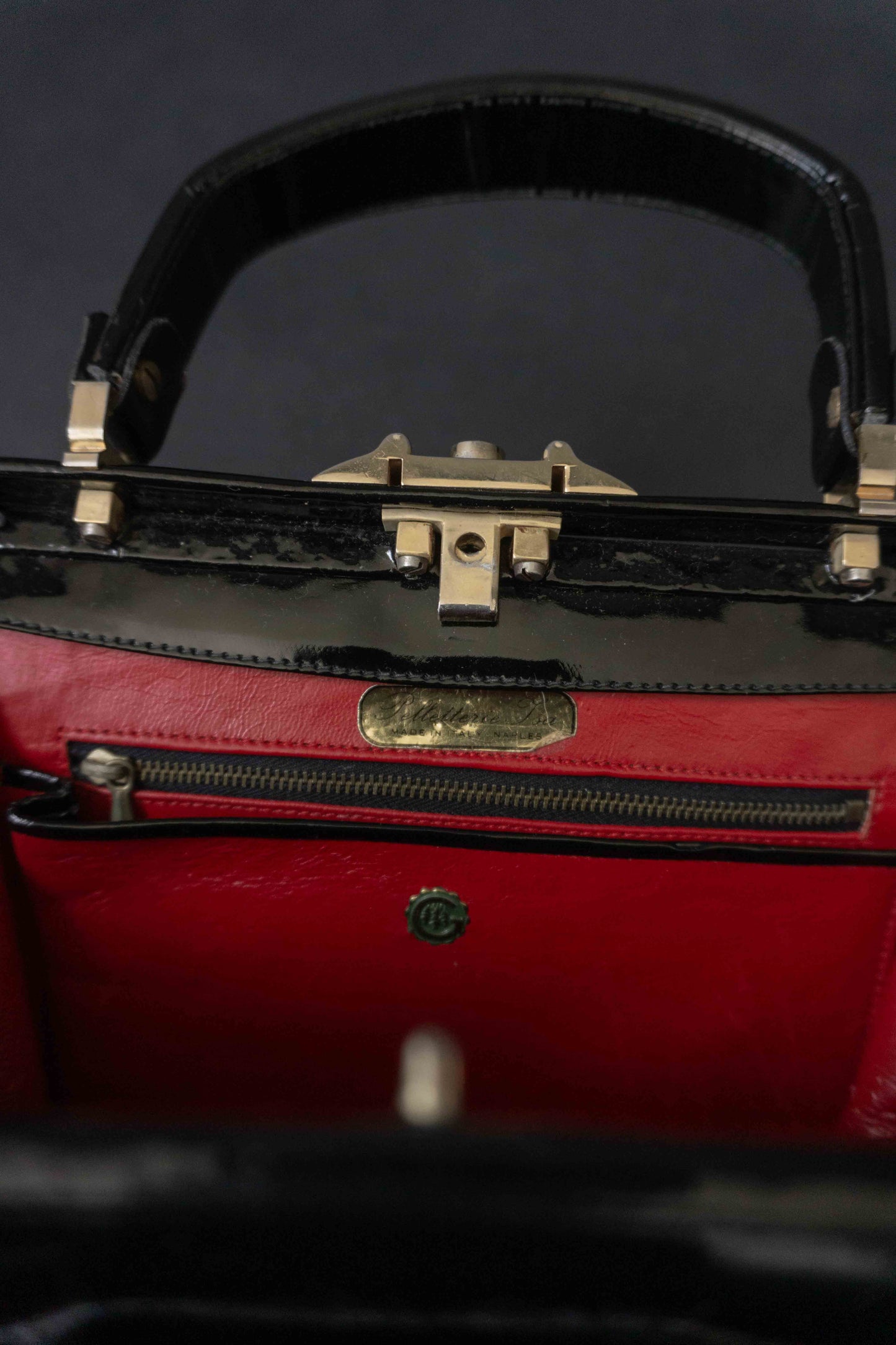 Gothic Tasche Boxy Lackleder Rotes Lederfutter