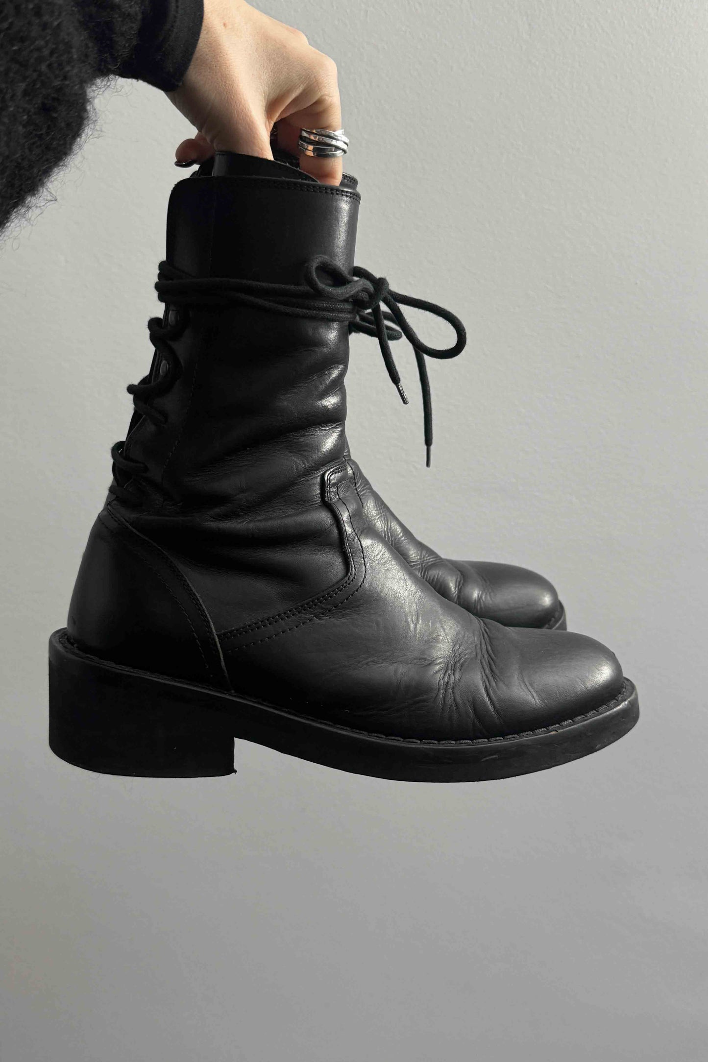 Schwarze Vintage-Lederboots Ann Demeulemeester Modell Henrica mit Schnürung und Blockabsatz, quadratische Spitze, Größe 40