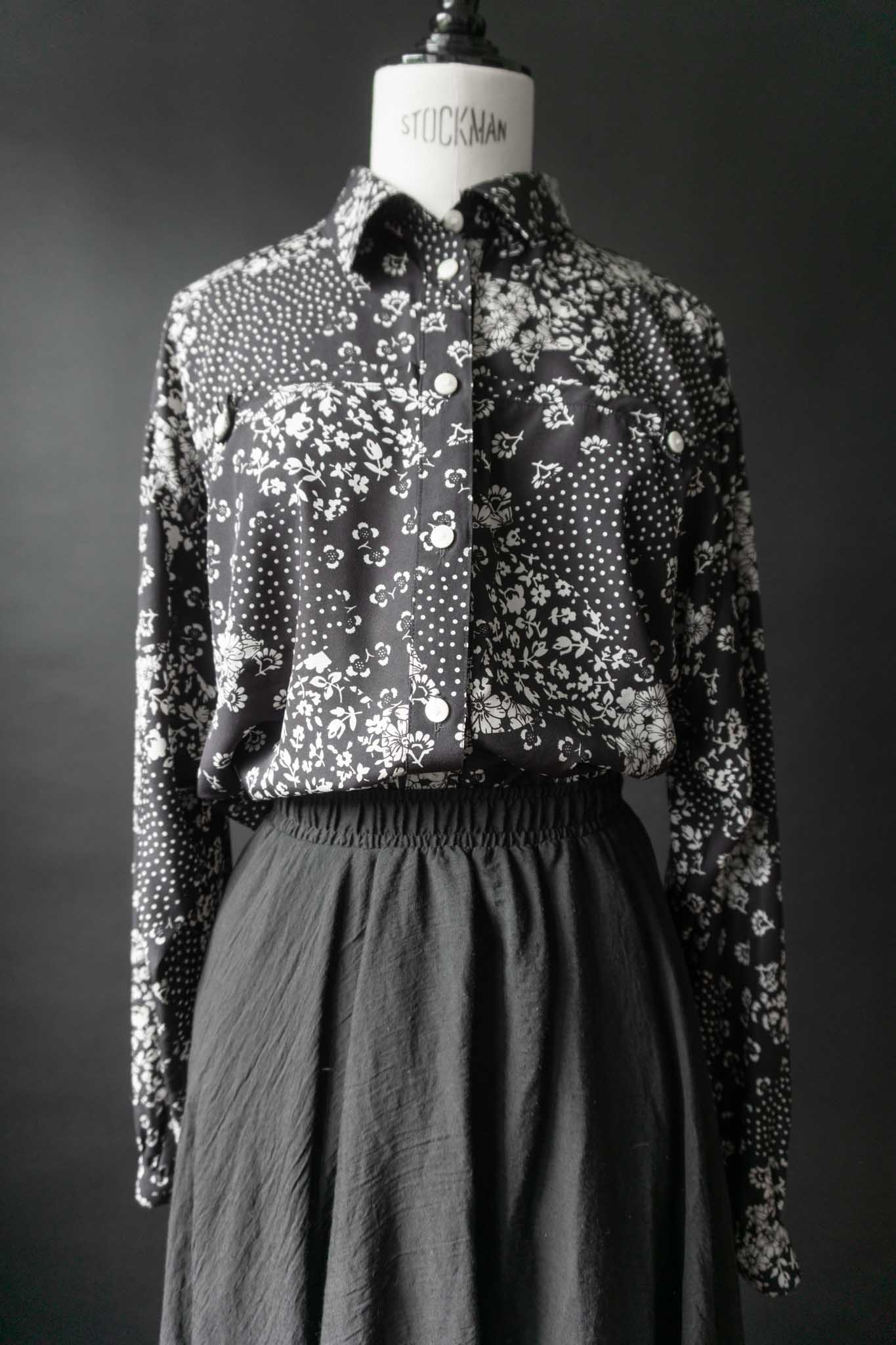 Vintage Langarmbluse mit Patchwork-Print und Blumenmuster in Schwarz-Weiß