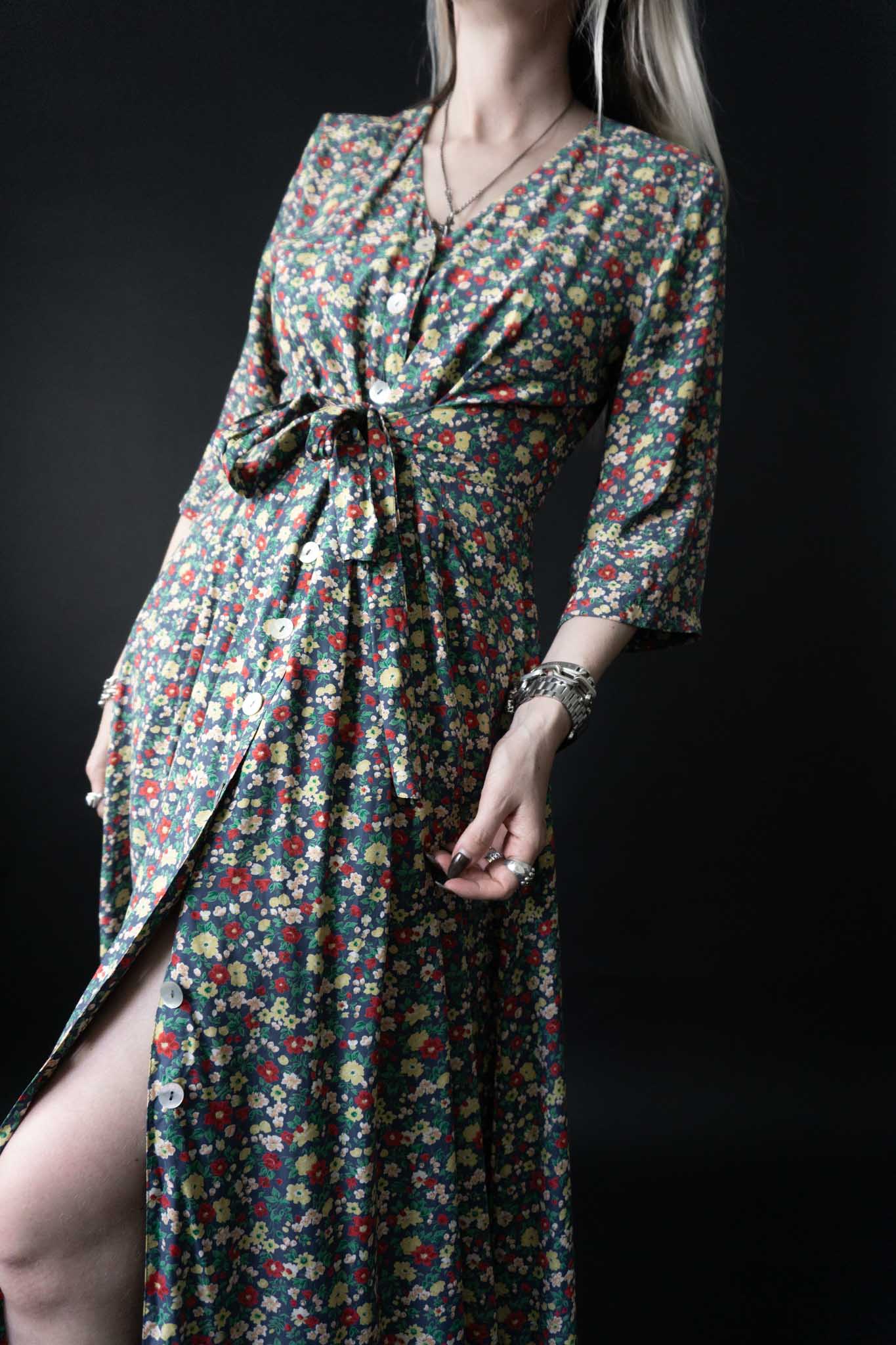 Vintage Viskosekleid aus den 80ern mit Blumenprint und Bindeband