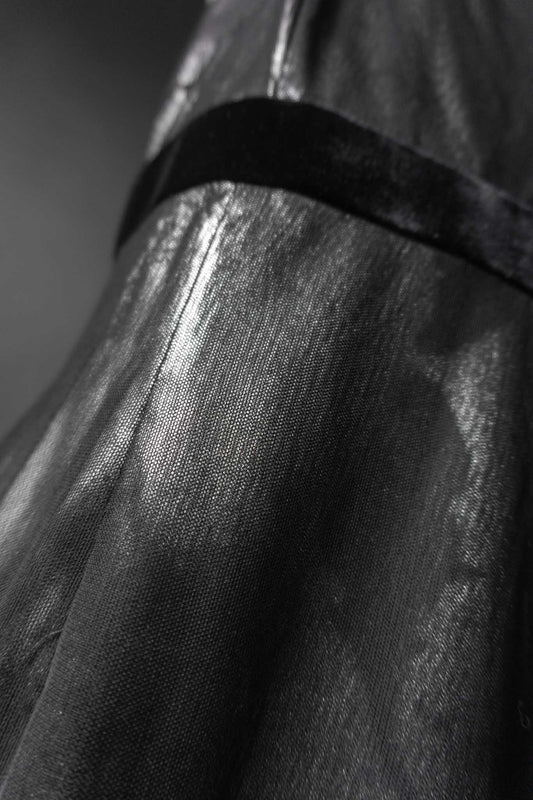 Mesh-Minikleid in Schwarz mit Samtdetails und silbernem Muste