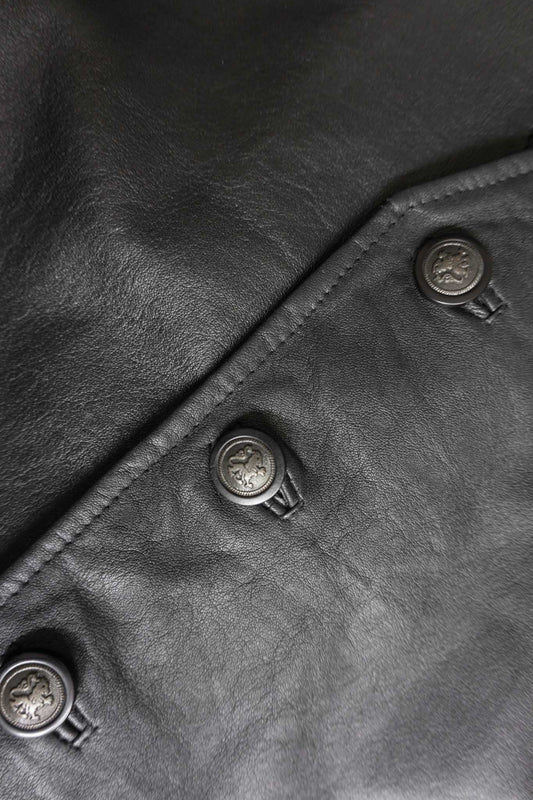 Schwarze Vintage-Lederweste mit Schmuckknöpfen – Kutten-inspiriertes Design