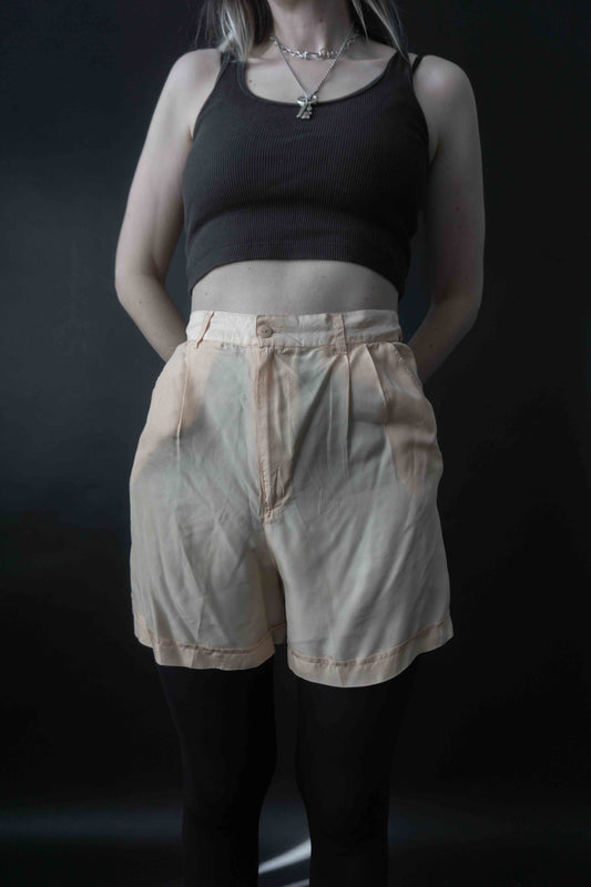 Aprikofarbene Seidenshorts, luftig leicht und elegant