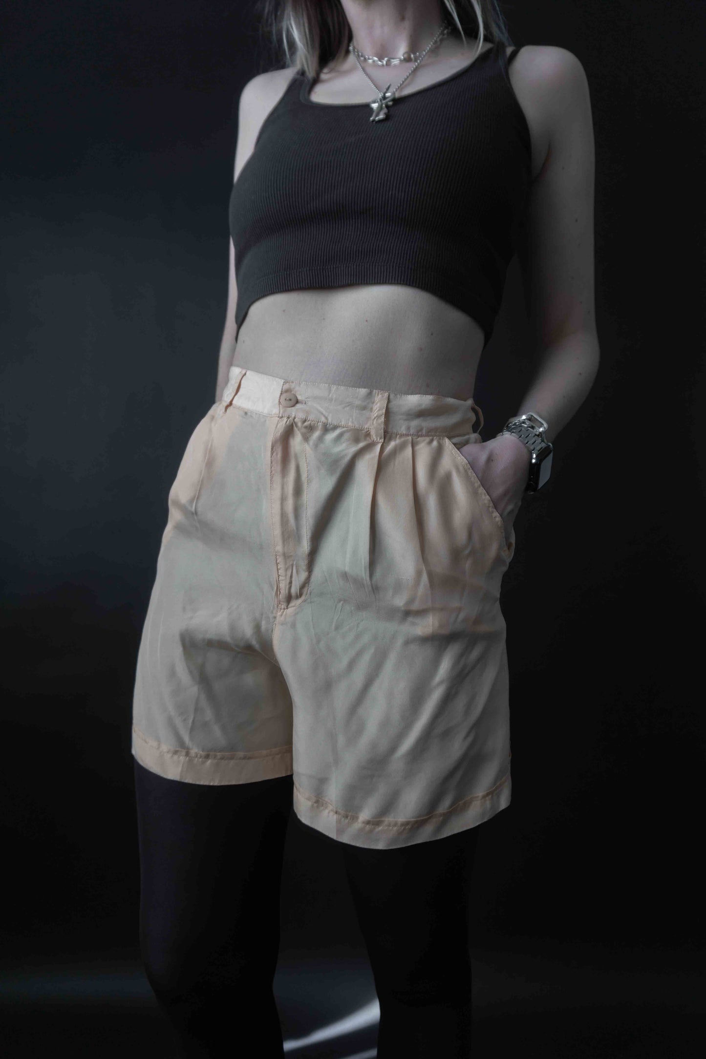 Aprikofarbene Seidenshorts, luftig leicht und elegant
