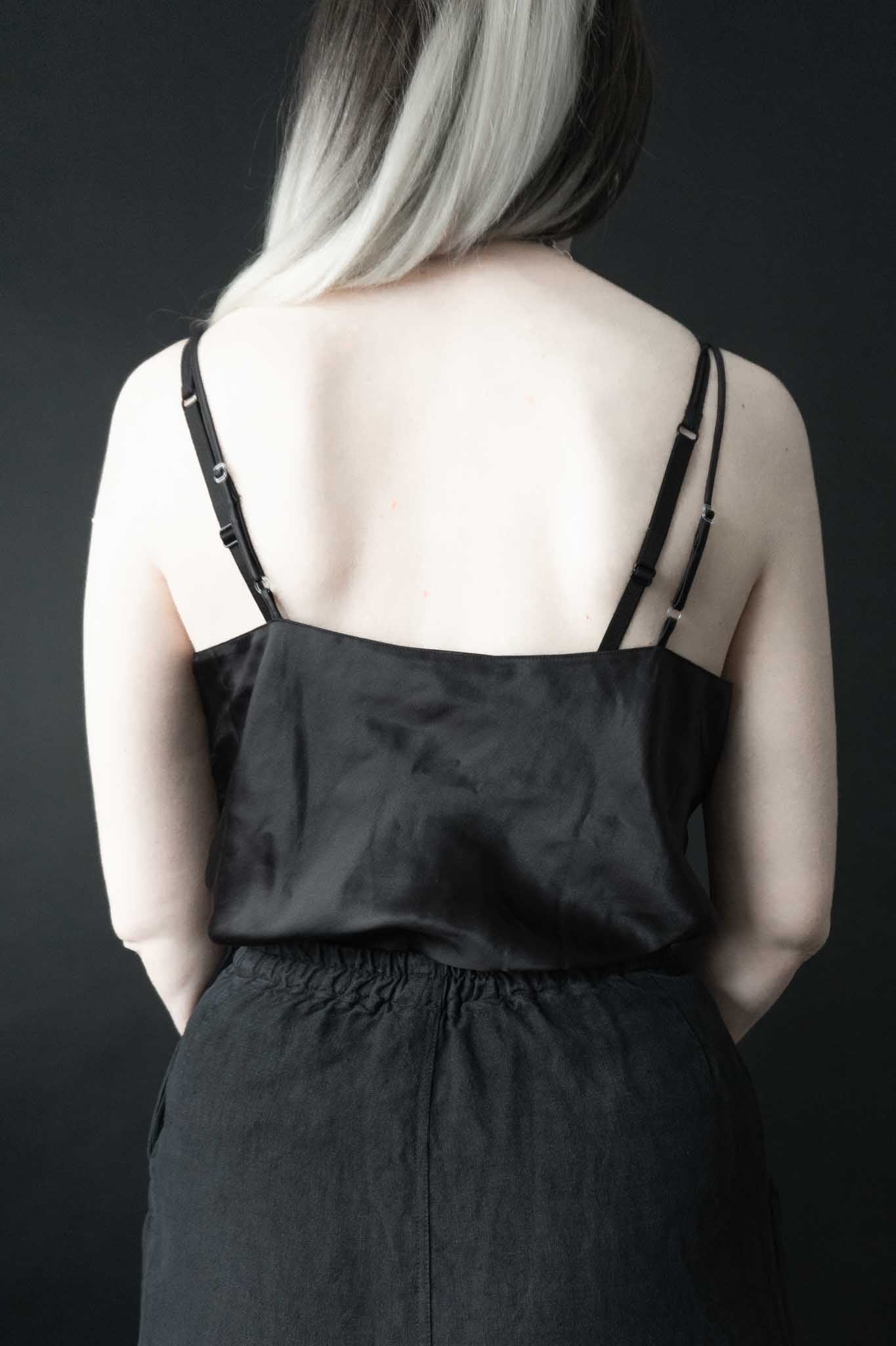 Schwarzes Vintage Seidentop mit Spitze, ärmellos und leicht transparent