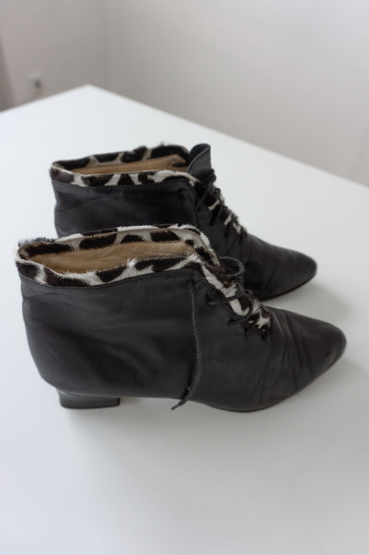 Witchy Boots Schwarz Leder Leo 40 - theplaincircle vintage