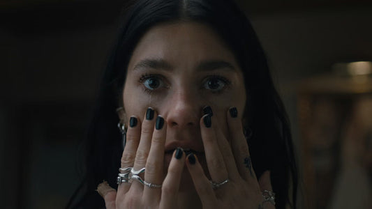 Der Look von Rachel Harkin – zwischen Minimalismus und Vintage Ästhetik