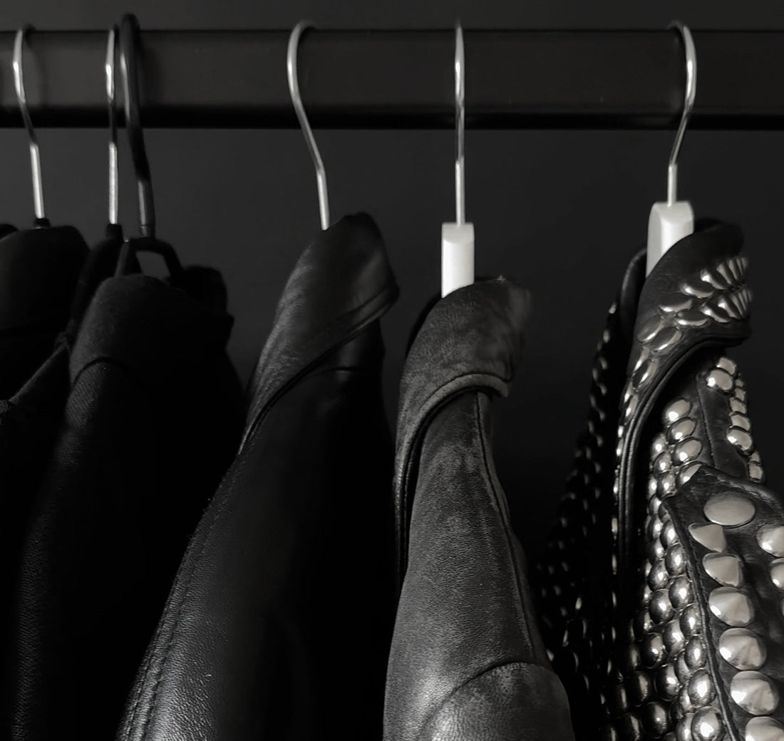 All Black Outfit 2025: So kannst du den Look tragen & kombinieren