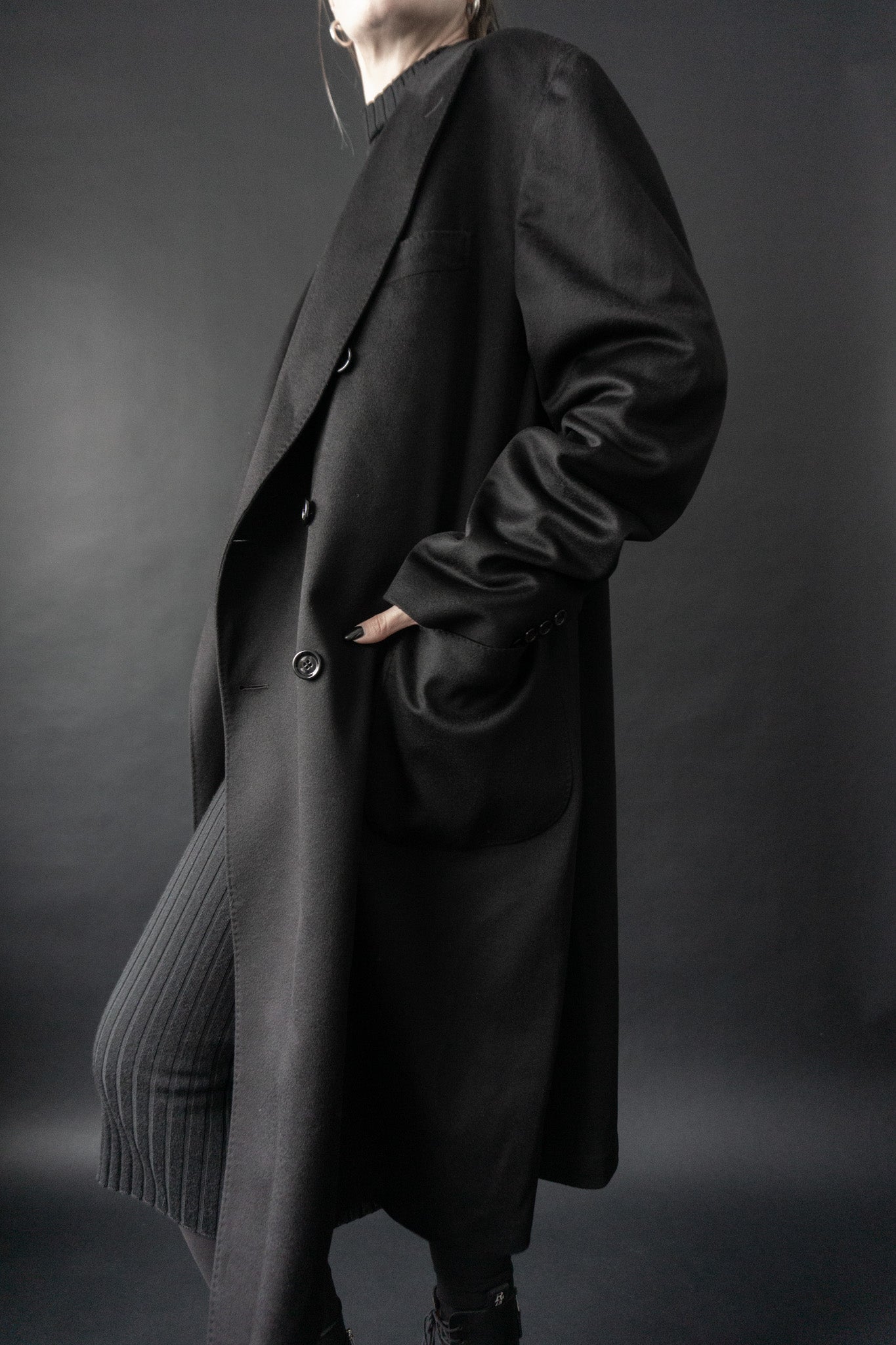 Vintage Wollmantel schwarz – nachhaltiger Wintermantel Damen & Herren