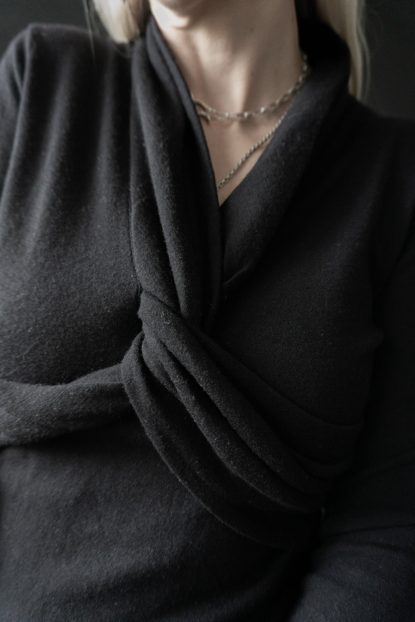 Schwarzer Vintage Wollpullover – nachhaltige Strickmode für Damen & Herren