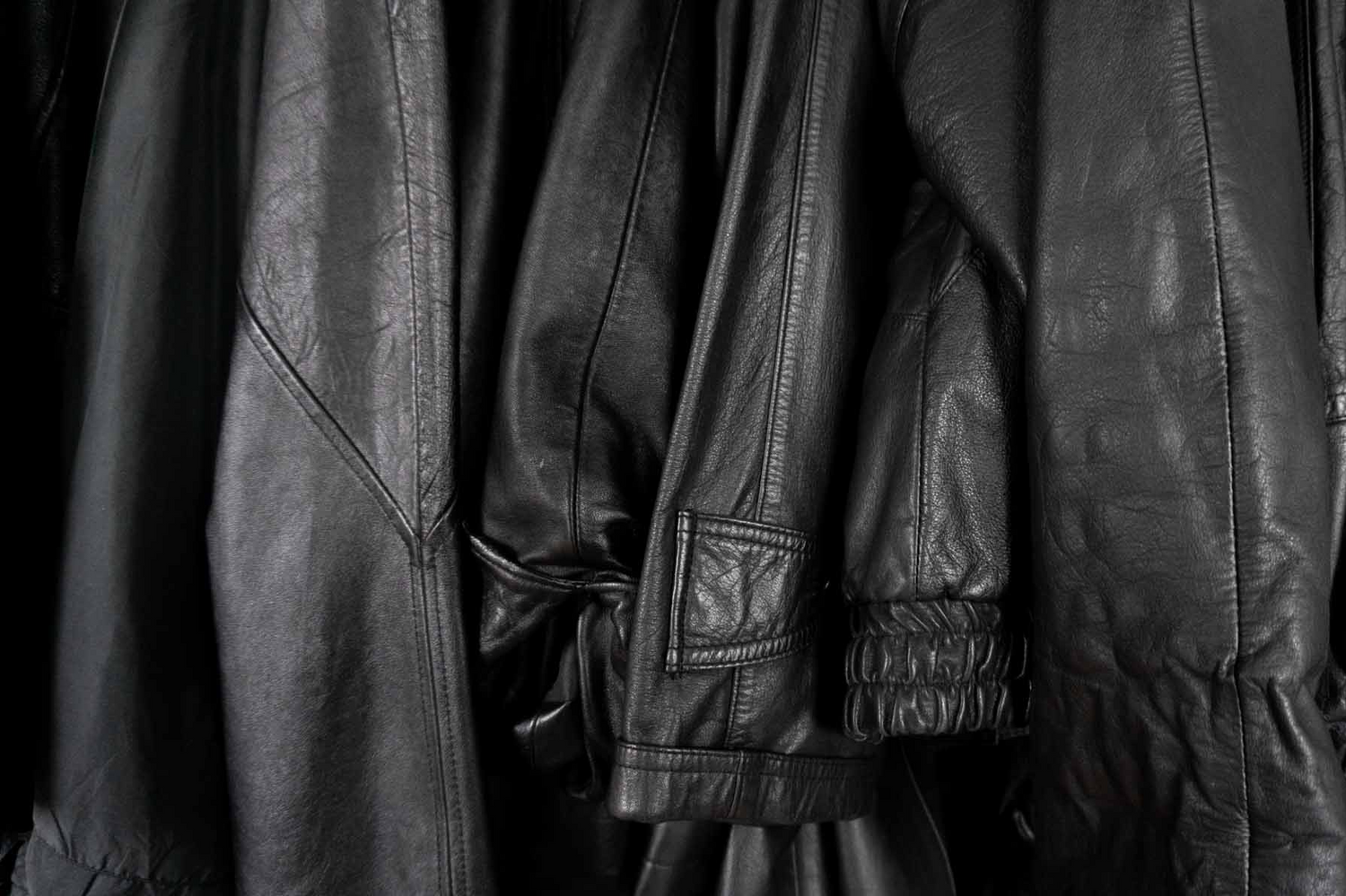 Vintage Lederjacke Damen schwarz – nachhaltige Retro Mode aus den 80ern