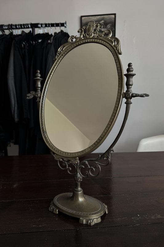 Ornamentaler Vintage-Standspiegel theplaincircle vintage